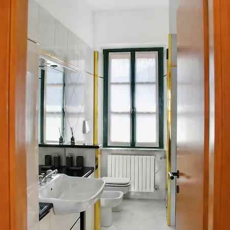Square Apartment