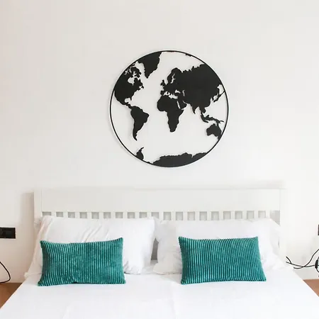 Square Apartment *