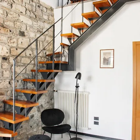 Square Apartment