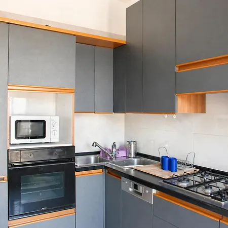 Square Apartment